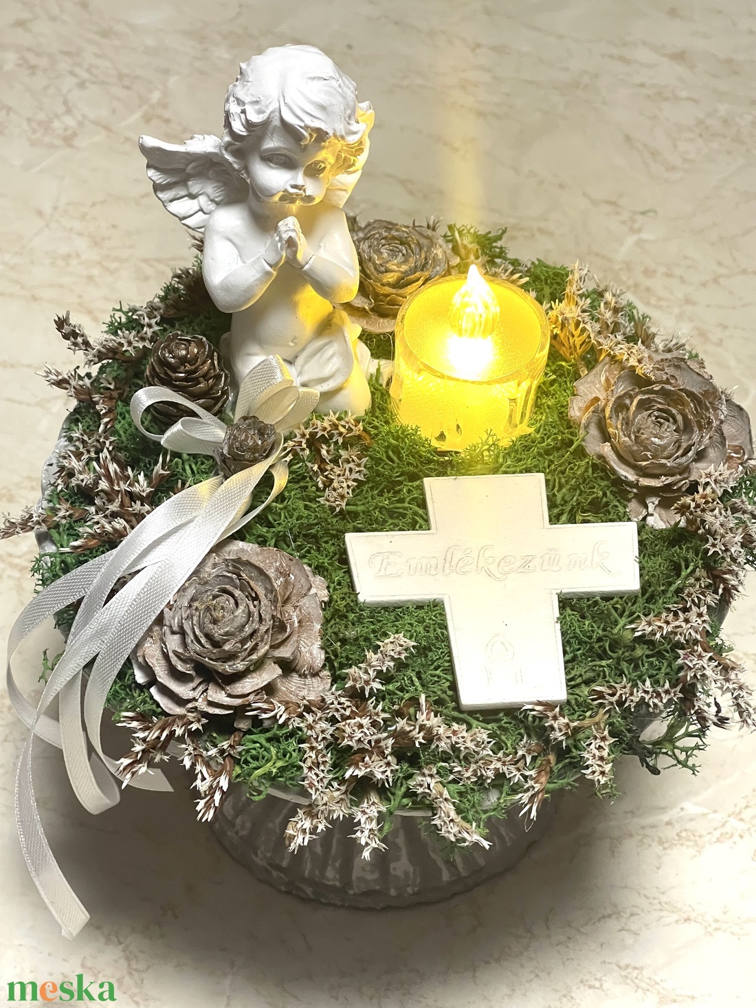 Sírdísz gipsz kehelyben, angyalkával, LED mécsessel - otthon & életmód - vallás - temetkezési tárgy - sírdísz, kegyeleti dísz - Meska.hu Sírdísz gipsz kehelyben, angyalkával, LED mécsessel - otthon & életmód - vallás - temetkezési tárgy - sírdísz, kegyeleti dísz - Meska.hu