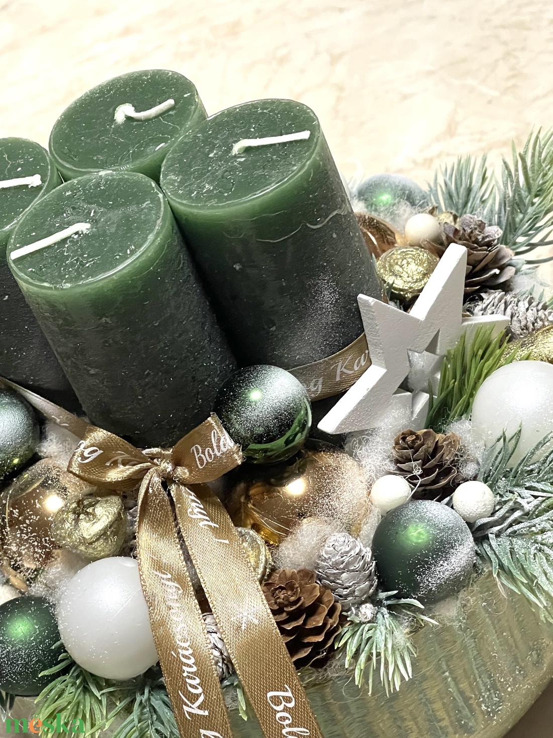 Adventi asztaldísz fém rusztikus, elegáns kaspóban, zöld-arany-fehér színekben - karácsony - adventi díszek - adventi asztaldísz - Meska.hu