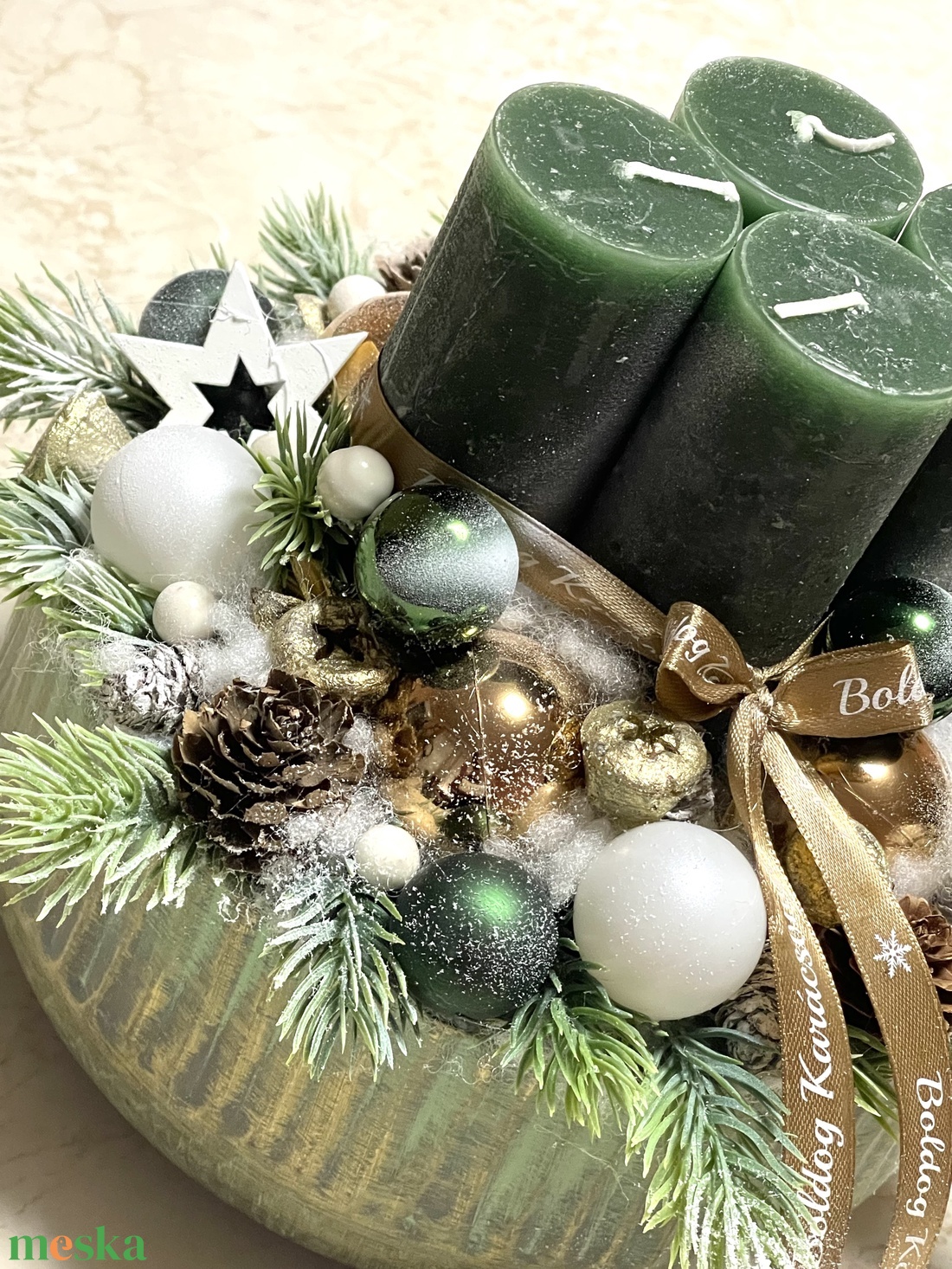 Adventi asztaldísz fém rusztikus, elegáns kaspóban, zöld-arany-fehér színekben - karácsony - adventi díszek - adventi asztaldísz - Meska.hu