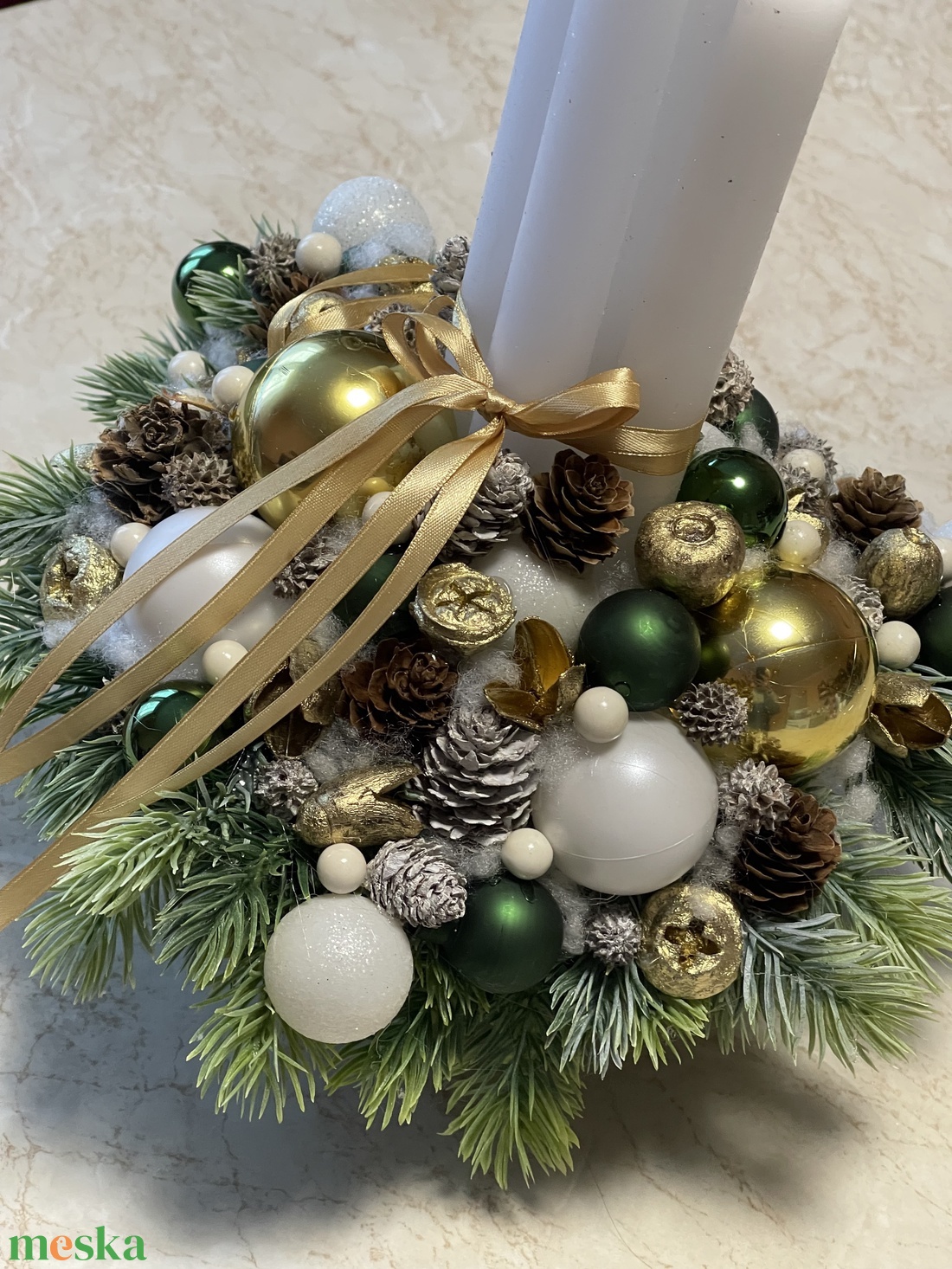 Adventi asztaldísz rusztikus, elegáns fém kaspóban, zöld-arany-fehér díszítéssel  - karácsony - adventi díszek - adventi asztaldísz - Meska.hu