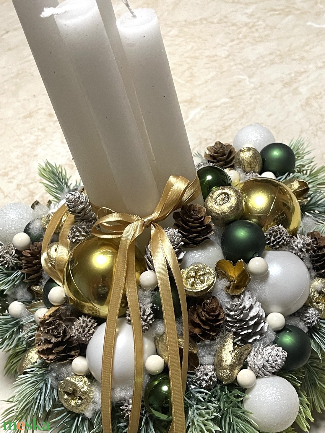 Adventi asztaldísz rusztikus, elegáns fém kaspóban, zöld-arany-fehér díszítéssel  - karácsony - adventi díszek - adventi asztaldísz - Meska.hu
