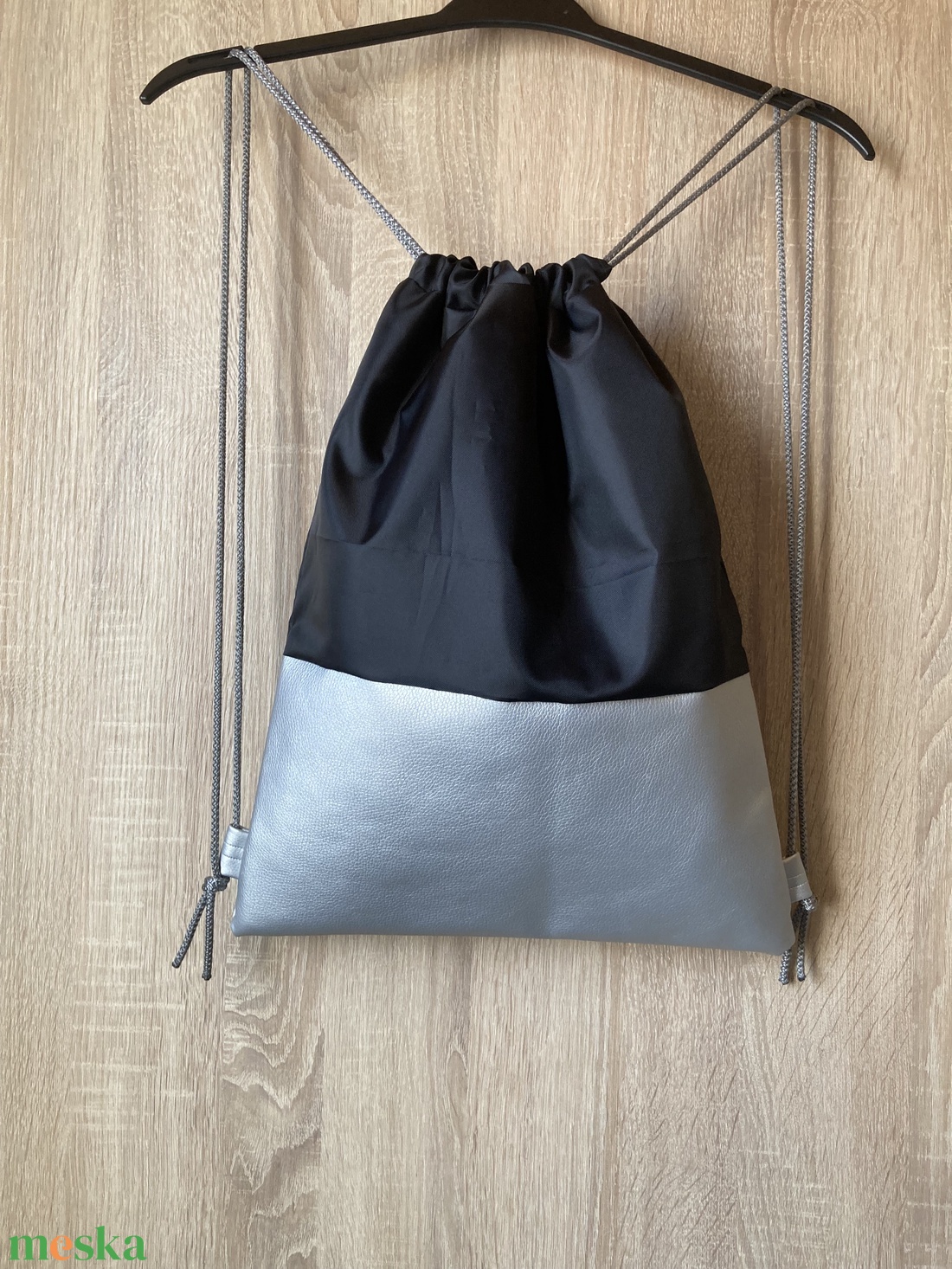 Vízlepergetős Gym bag.     Ezüst csillogás - táska & tok - hátizsák - tornazsák, gymbag - Meska.hu