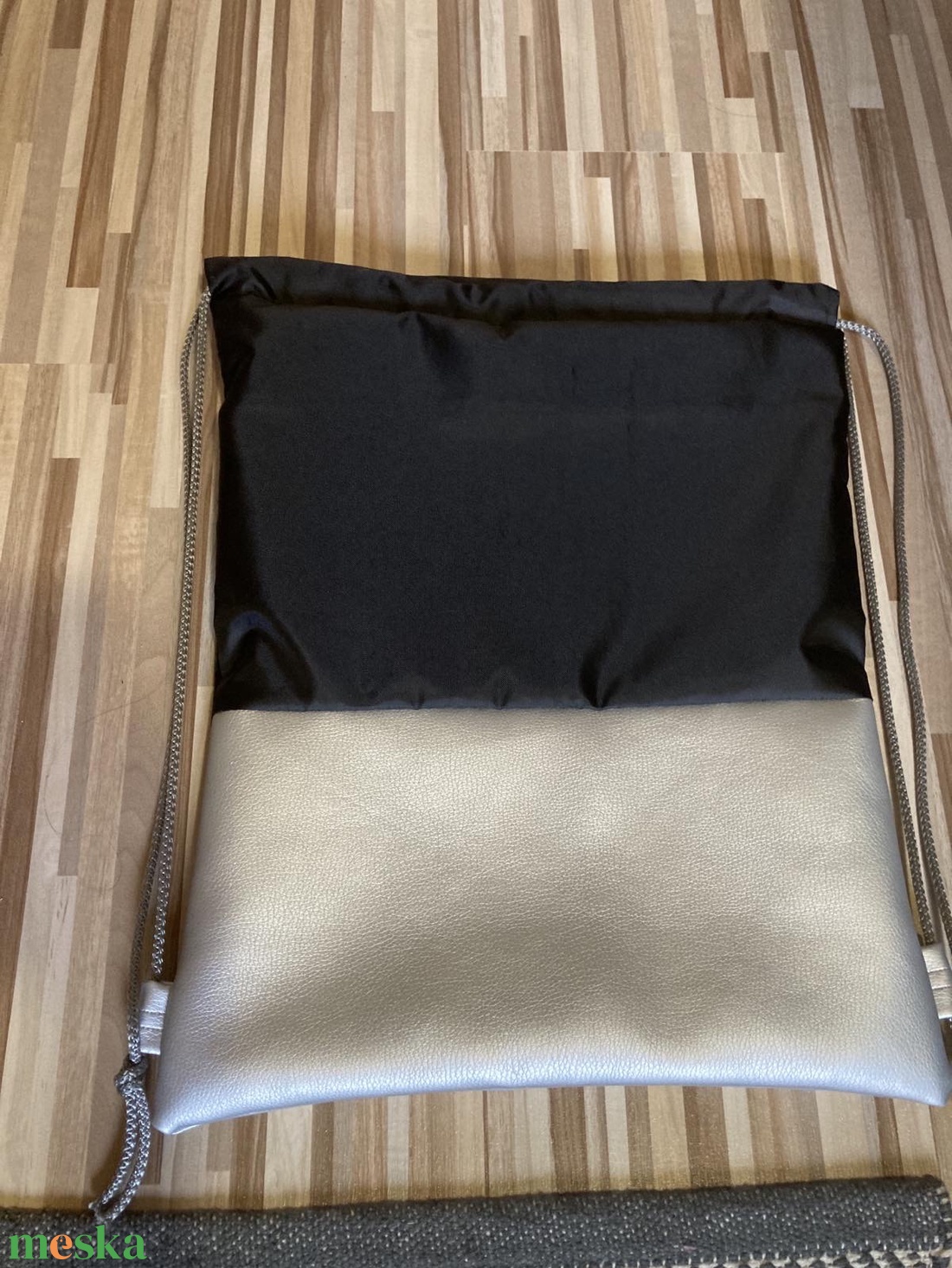 Vízlepergetős Gym bag.     Ezüst csillogás - táska & tok - hátizsák - tornazsák, gymbag - Meska.hu