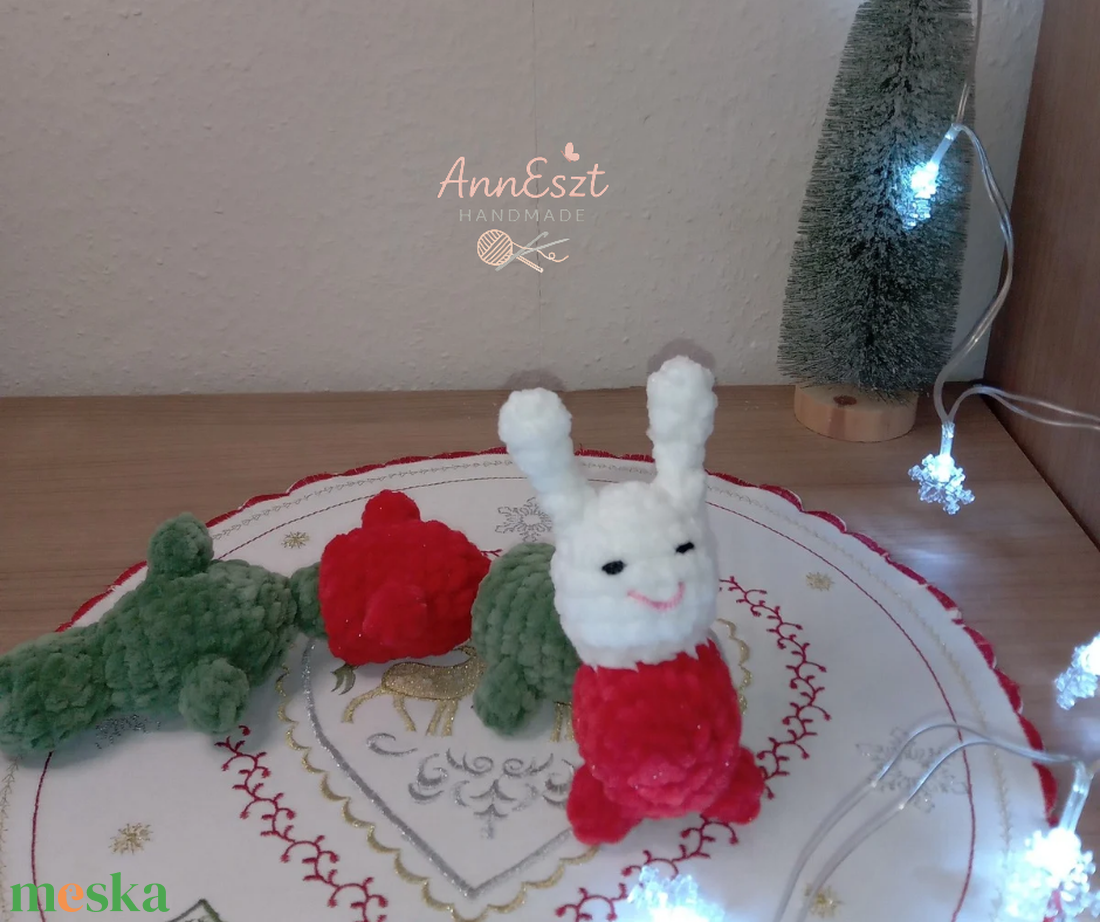 Fejlesztő horgolt Kukacka  - baba - mama - baba játékok - waldorf játékok - Meska.hu