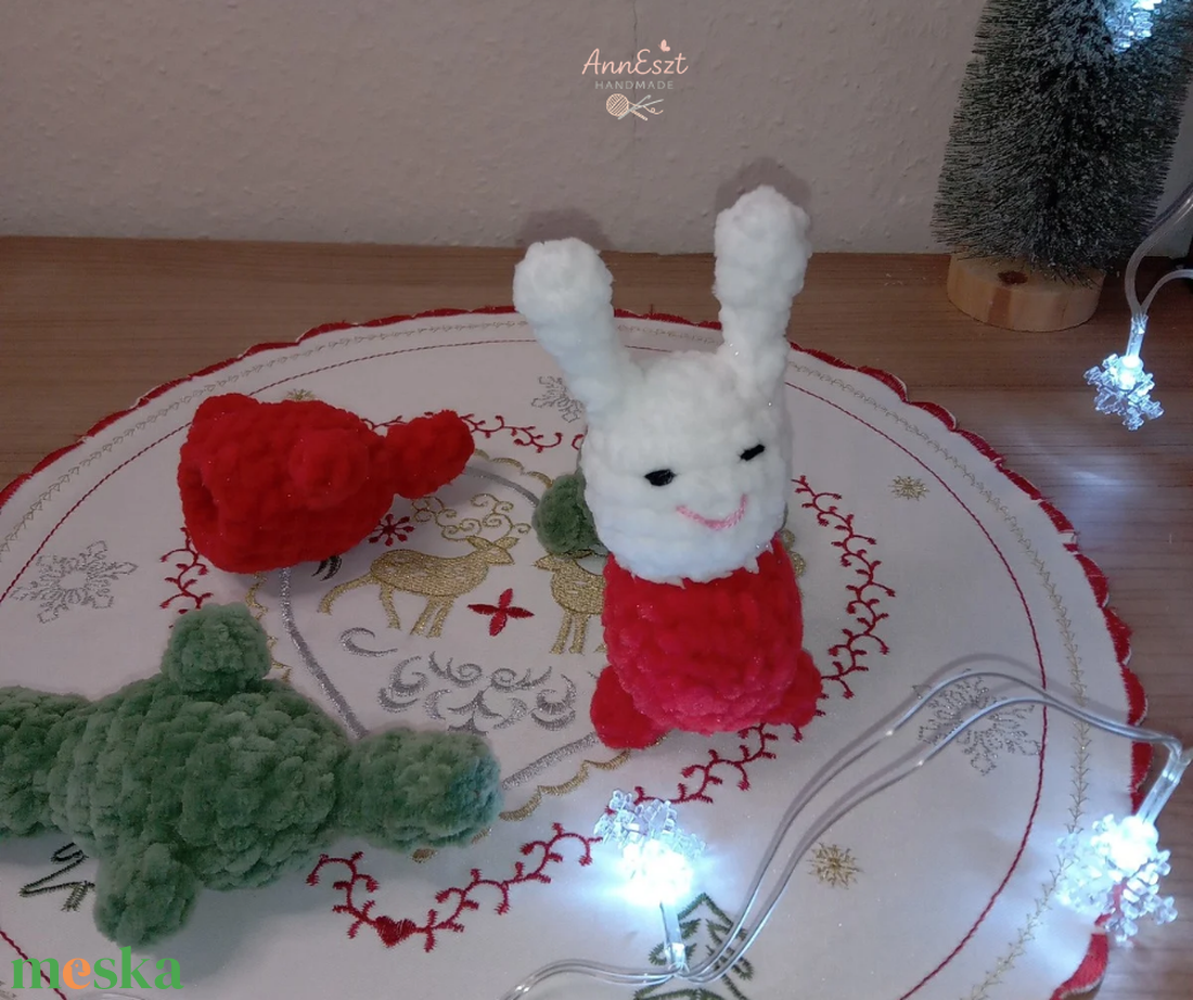 Fejlesztő horgolt Kukacka  - baba - mama - baba játékok - waldorf játékok - Meska.hu