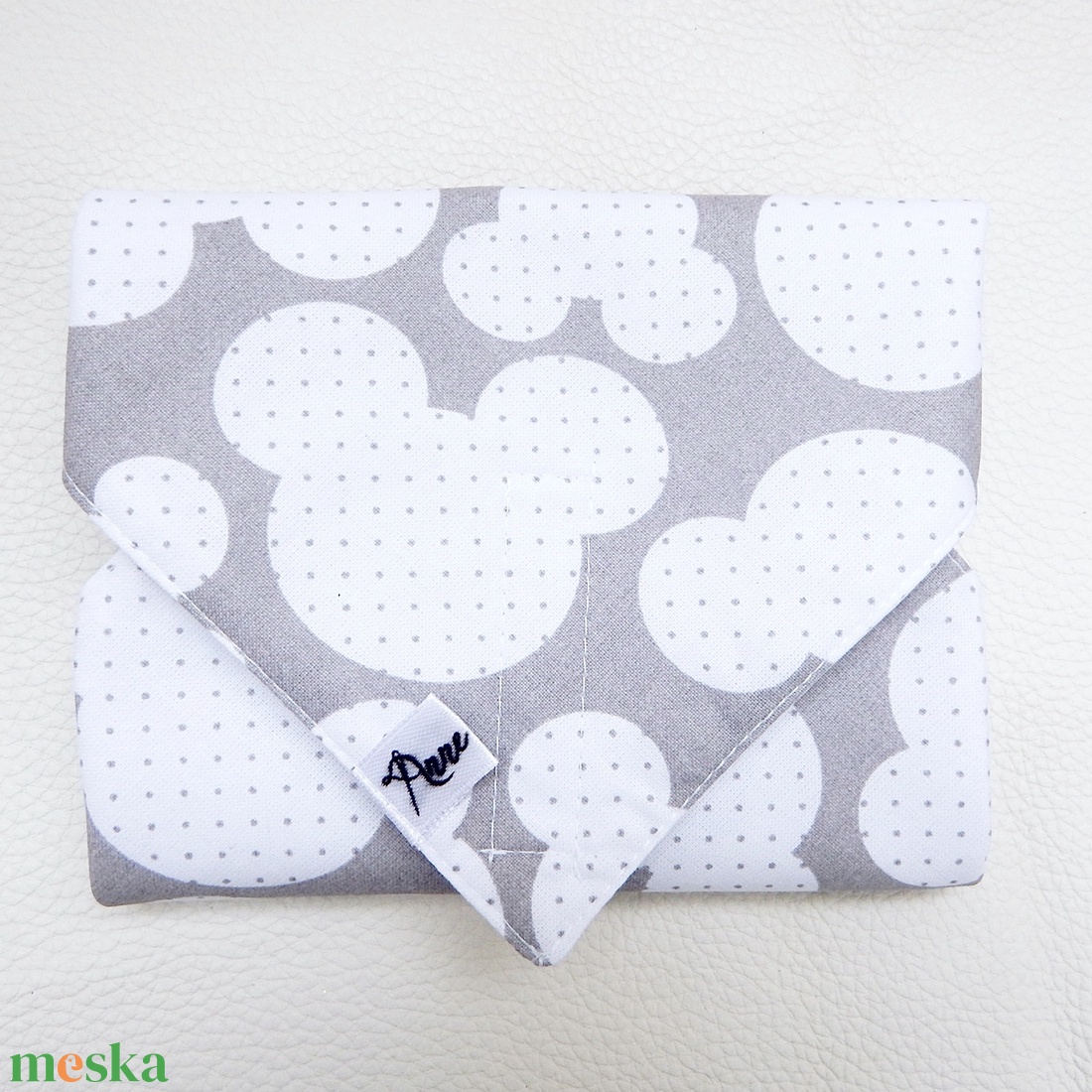 Újraszalvéta szürke pöttyös Mickey vízhatlan csomagoló - otthon & életmód - konyhafelszerelés, tálalás - konyhai textil - szalvéta - Meska.hu Újraszalvéta szürke pöttyös Mickey vízhatlan csomagoló - otthon & életmód - konyhafelszerelés, tálalás - konyhai textil - szalvéta - Meska.hu
