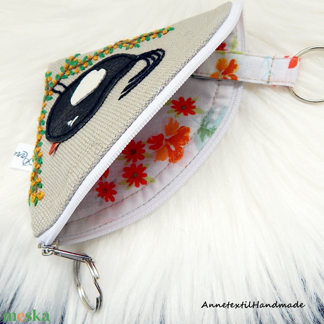 Hímzett virágos madaras drapp színű körcikk kulcstartó - táska & tok - kulcstartó & táskadísz - kulcstartó - Meska.hu