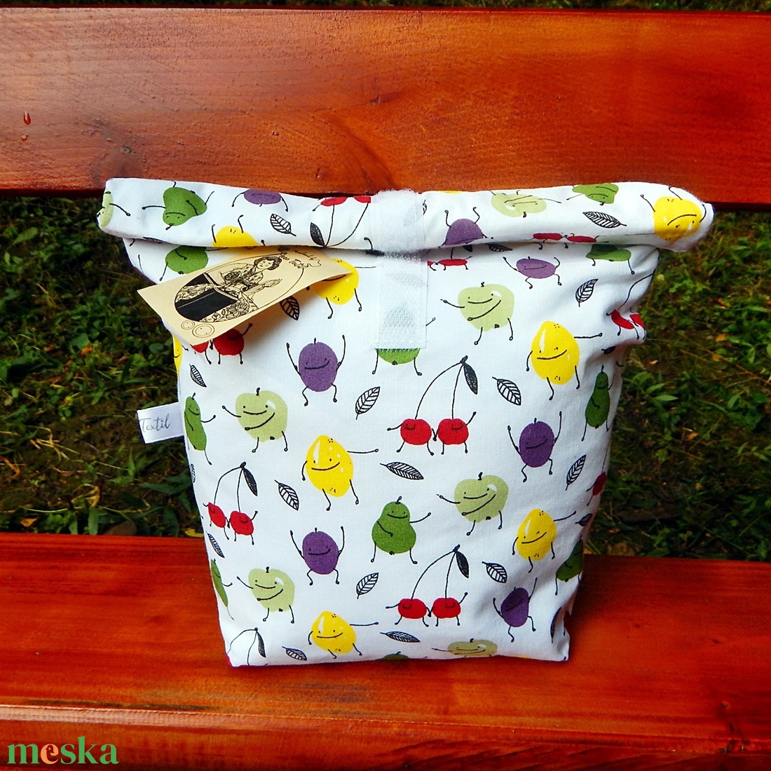 Uzsonnás zsák mosolygós gyümölcsös Roll-up lunch bag - táska & tok - uzsonna- & ebéd tartó - ebéd tasak, doboz - Meska.hu Uzsonnás zsák mosolygós gyümölcsös Roll-up lunch bag - táska & tok - uzsonna- & ebéd tartó - ebéd tasak, doboz - Meska.hu