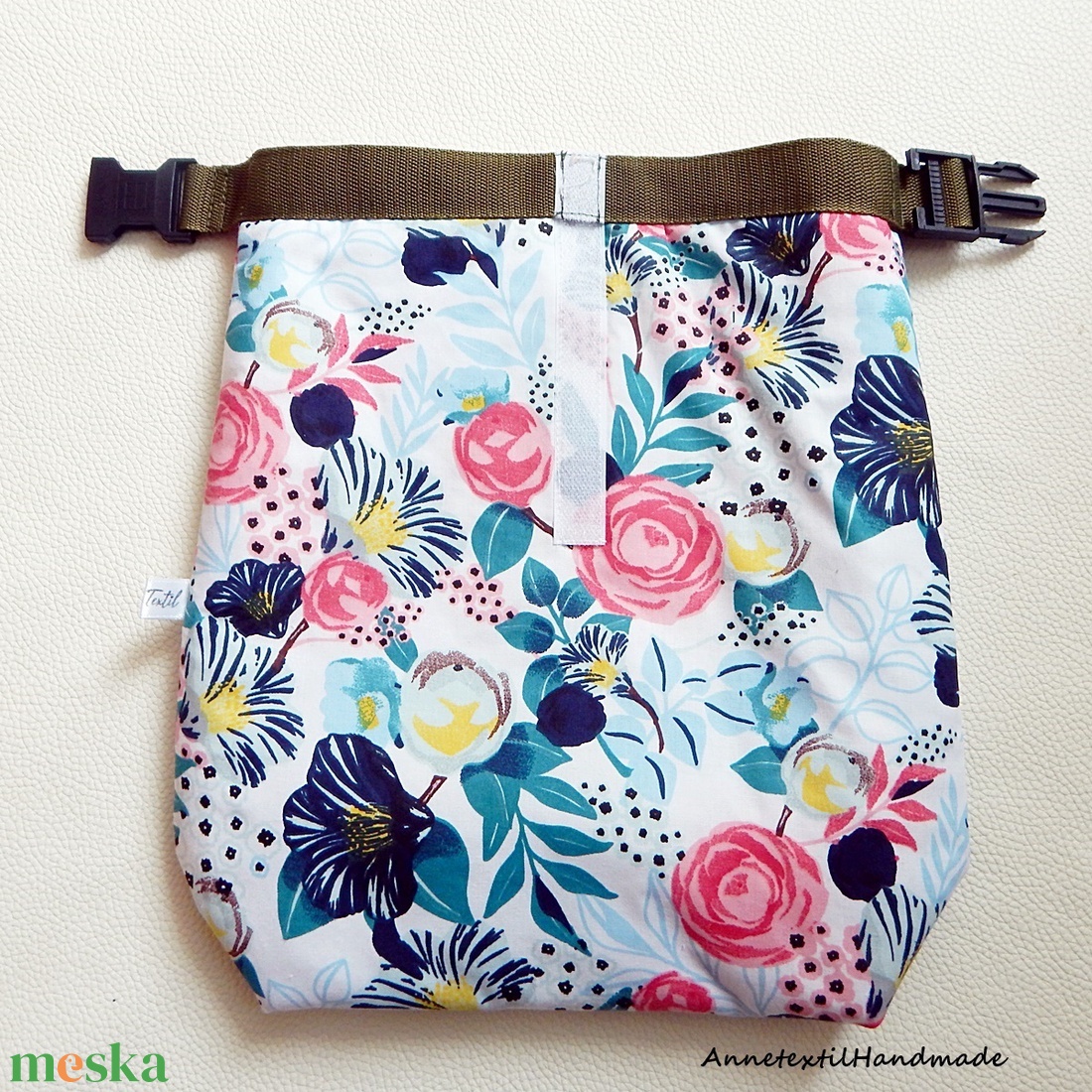 Uzsonnás táska romantikus virágmintás, csatos, vízhatlan béléssel - Tuck-Bag - táska & tok - uzsonna- & ebéd tartó - ebéd tasak, doboz - Meska.hu