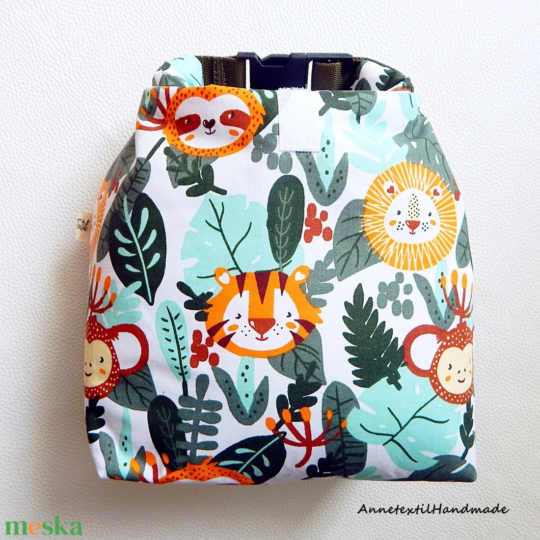 Uzsonnás táska dzsungel mintás, csatos, vízhatlan béléssel - Tuck-Bag - táska & tok - uzsonna- & ebéd tartó - ebéd tasak, doboz - Meska.hu