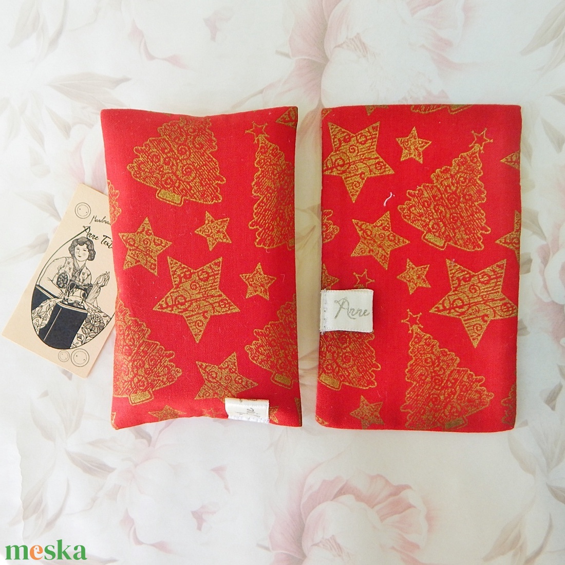 Pamutvászon textil zsebkendőtartó 2 db-os piros arany karácsonyi csillagos zsepitartó szett - táska & tok - pénztárca & más tok - zsebkendőtartó tok - Meska.hu