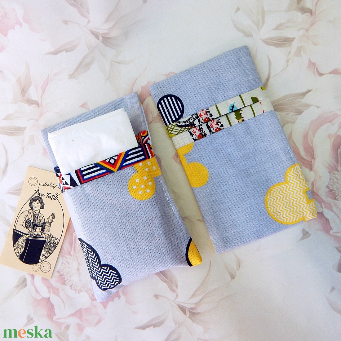 Pamutvászon textil zsebkendőtartó 2 db-os szettben sárga pöttyös Mickey egér mintás ajándék  - táska & tok - pénztárca & más tok - zsebkendőtartó tok - Meska.hu