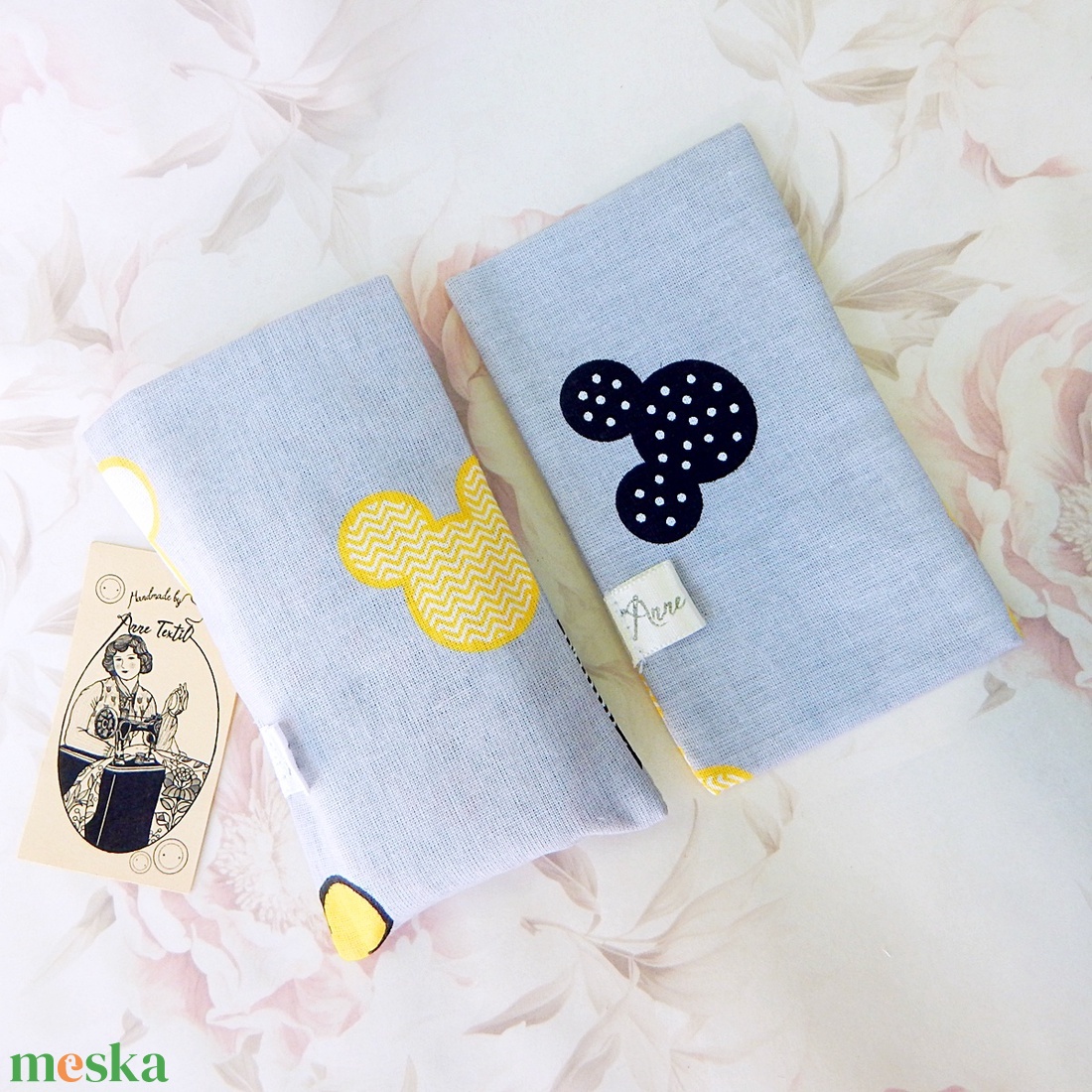 Pamutvászon textil zsebkendőtartó 2 db-os szettben sárga pöttyös Mickey egér mintás ajándék  - táska & tok - pénztárca & más tok - zsebkendőtartó tok - Meska.hu