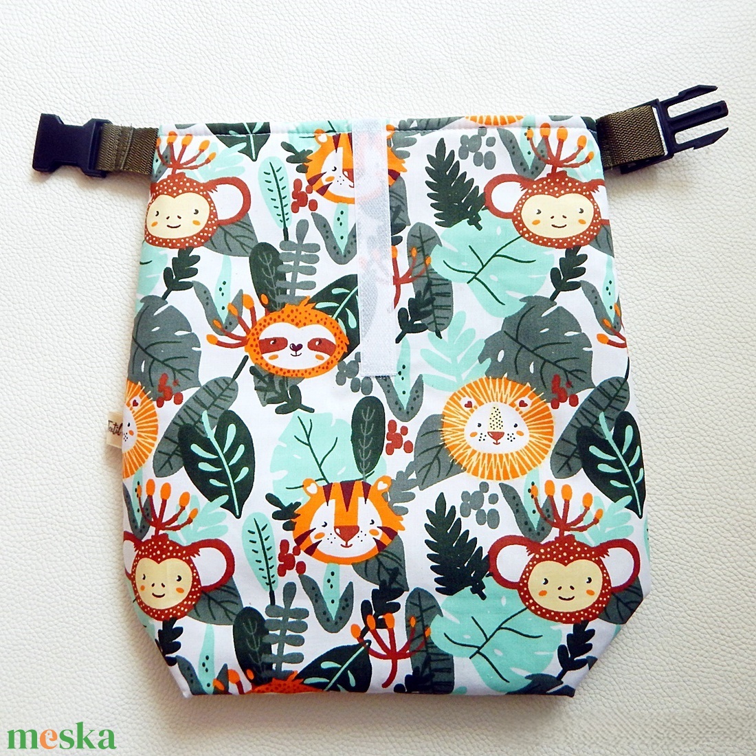 Ételhordó uzsonnás táska Rolltop lunch bag tépőzáras csatos záródással dzsungel mintával - táska & tok - uzsonna- & ebéd tartó - ebéd tasak, doboz - Meska.hu