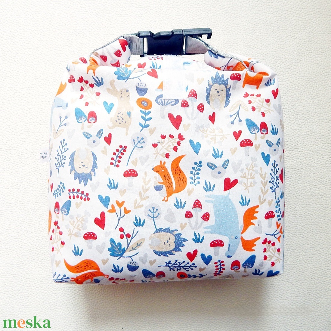 Ételhordó uzsonnás táska rolltop lunch bag tépőzáras csatos záródással erdei állatos mintával - táska & tok - uzsonna- & ebéd tartó - ebéd tasak, doboz - Meska.hu