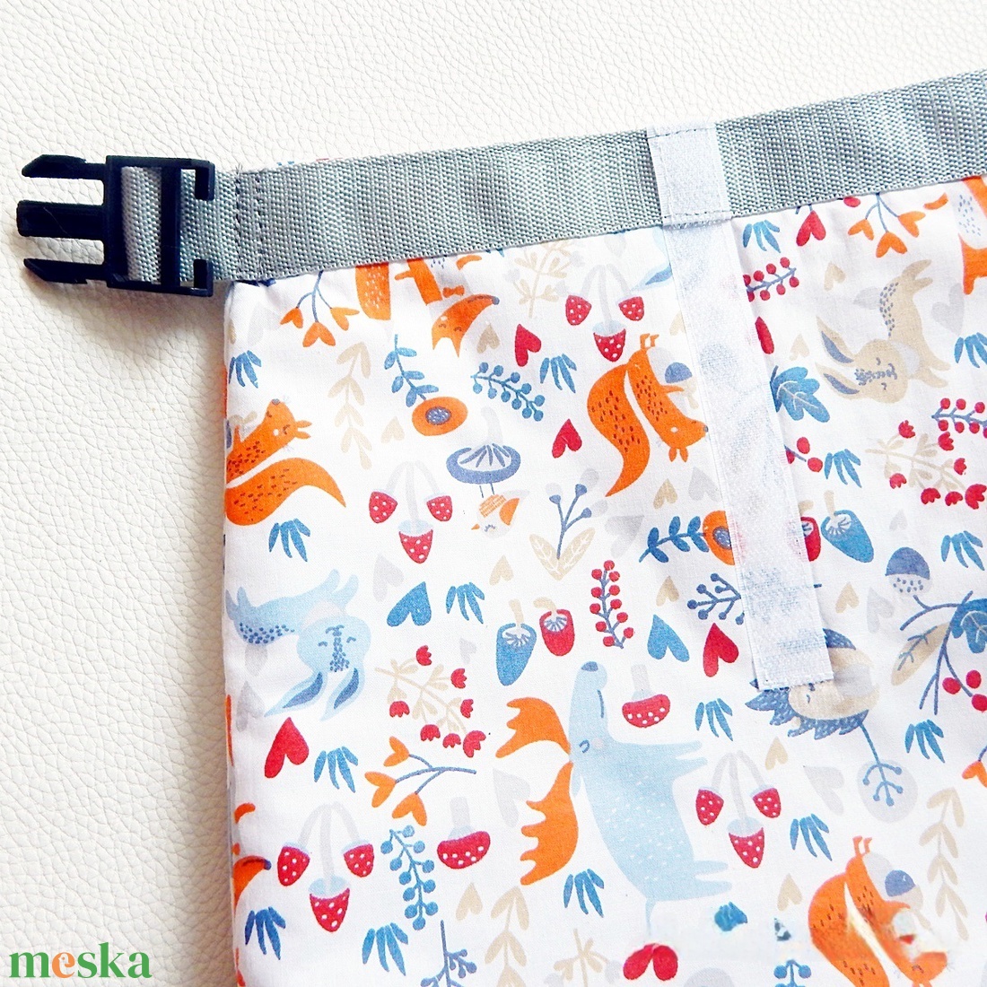 Ételhordó uzsonnás táska rolltop lunch bag tépőzáras csatos záródással erdei állatos mintával - táska & tok - uzsonna- & ebéd tartó - ebéd tasak, doboz - Meska.hu