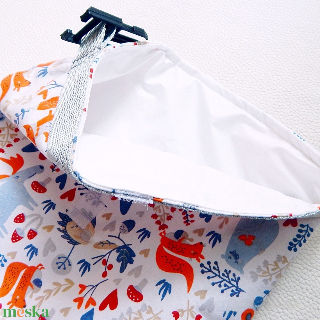Ételhordó uzsonnás táska rolltop lunch bag tépőzáras csatos záródással erdei állatos mintával - táska & tok - uzsonna- & ebéd tartó - ebéd tasak, doboz - Meska.hu