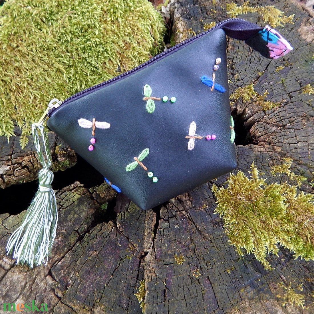 Hímzett textilbőr neszesszer szitakötőkkel - táska & tok - pénztárca & más tok - aprópénztartó - Meska.hu