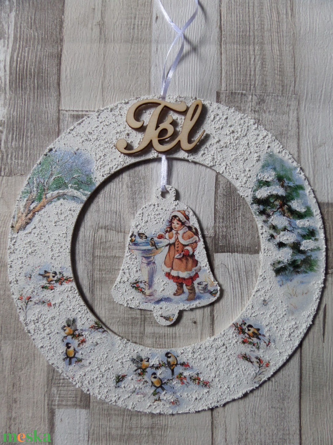 Téli,karácsonyi koszorú alakú ajtódísz,üdvözlőtábla harang függővel többféle mintával - karácsony - adventi díszek - adventi ajtódísz - Meska.hu Téli,karácsonyi koszorú alakú ajtódísz,üdvözlőtábla harang függővel többféle mintával - karácsony - adventi díszek - adventi ajtódísz - Meska.hu