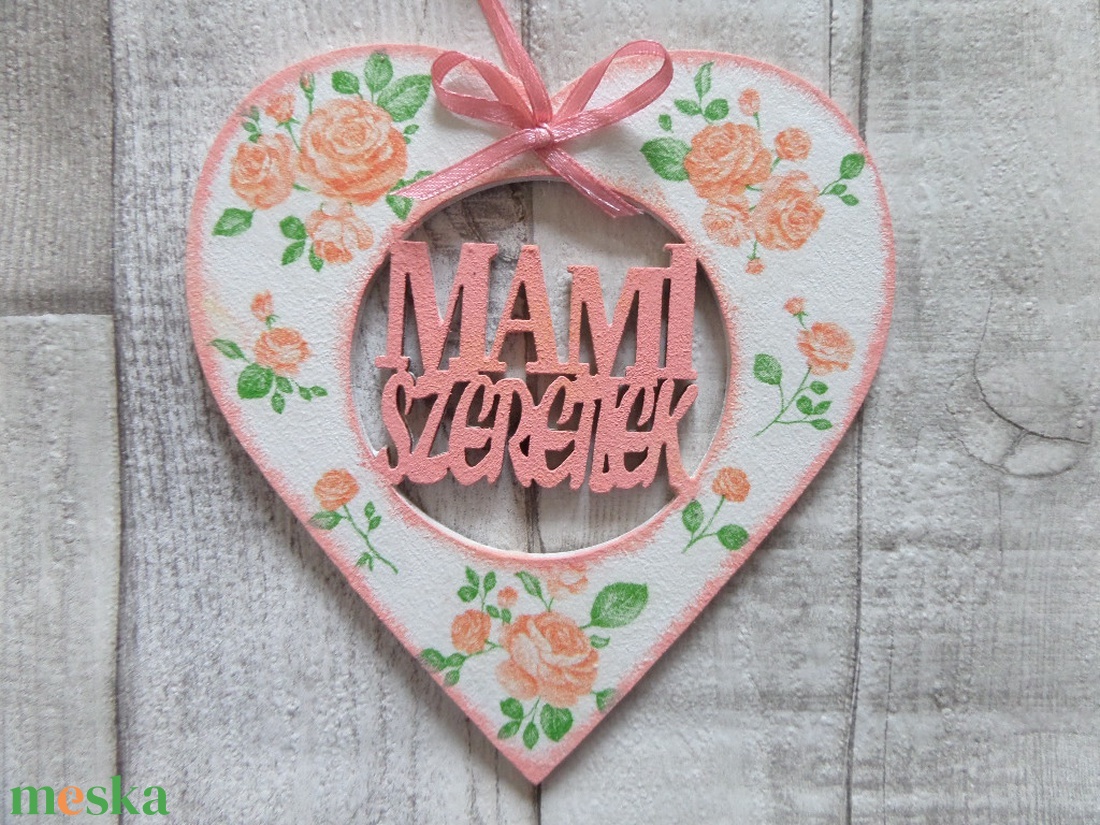 Szív alakú dísz Mami szeretlek felirattal - otthon & életmód - dekoráció - fali és függő dekoráció - függődísz - Meska.hu