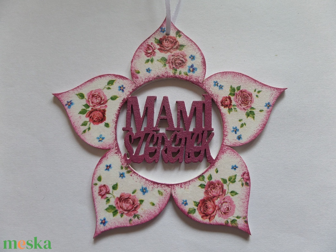Virág alakú dísz Mami szeretlek vagy Mama szeretlek felirattal - otthon & életmód - dekoráció - fali és függő dekoráció - betű & név - Meska.hu Virág alakú dísz Mami szeretlek vagy Mama szeretlek felirattal - otthon & életmód - dekoráció - fali és függő dekoráció - betű & név - Meska.hu