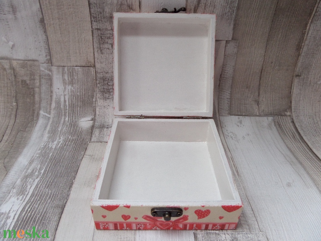 Maci rózsával és szívekkel mintás kis fa doboz 13x13 cm - otthon & életmód - tárolás & rendszerezés - doboz - Meska.hu Maci rózsával és szívekkel mintás kis fa doboz 13x13 cm - otthon & életmód - tárolás & rendszerezés - doboz - Meska.hu