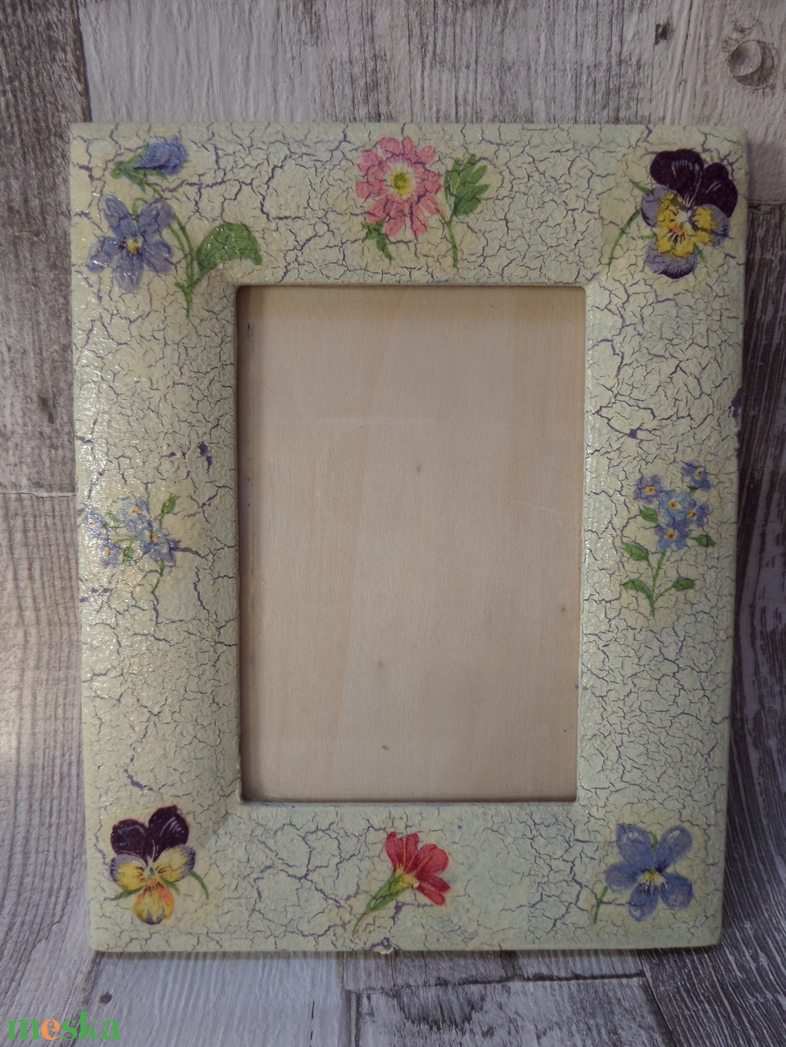 Virág mintás repedezett hatású fényképkeret 8x12 cm-es - otthon & lakás - dekoráció - kép & falikép - képkeret - Meska.hu Virág mintás repedezett hatású fényképkeret 8x12 cm-es - otthon & lakás - dekoráció - kép & falikép - képkeret - Meska.hu