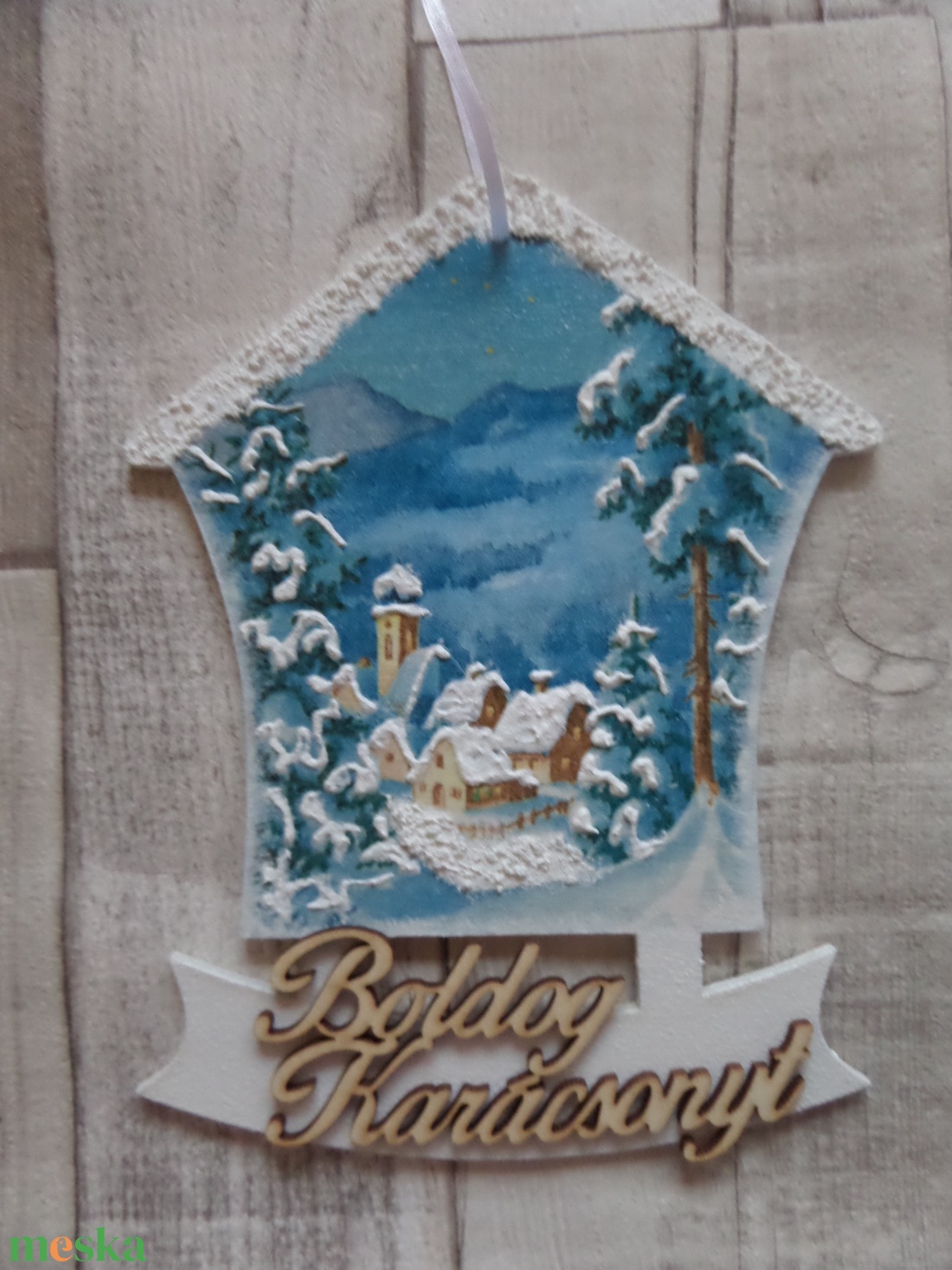 Téli falu mintás házikó alakú ajtódísz,függődísz,üdvözlőtábla - karácsony - adventi díszek - adventi ajtódísz - Meska.hu Téli falu mintás házikó alakú ajtódísz,függődísz,üdvözlőtábla - karácsony - adventi díszek - adventi ajtódísz - Meska.hu