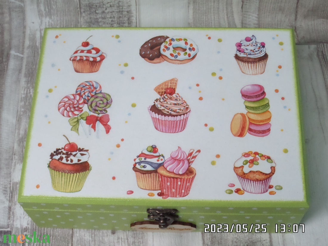 Recept gyűjtő doboz sütis,muffinos mintával - otthon & életmód - konyhafelszerelés, tálalás - konyhai tárolás - tea & kávé tárolás - Meska.hu Recept gyűjtő doboz sütis,muffinos mintával - otthon & életmód - konyhafelszerelés, tálalás - konyhai tárolás - tea & kávé tárolás - Meska.hu