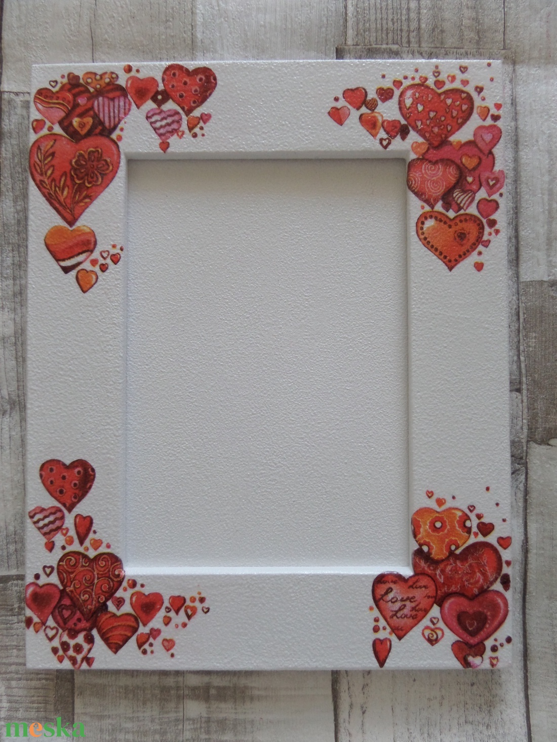 Szív mintás fényképkeret/fotókeret 10x15 cm-es képhez - otthon & életmód - dekoráció - kép & falikép - képkeret - Meska.hu Szív mintás fényképkeret/fotókeret 10x15 cm-es képhez - otthon & életmód - dekoráció - kép & falikép - képkeret - Meska.hu