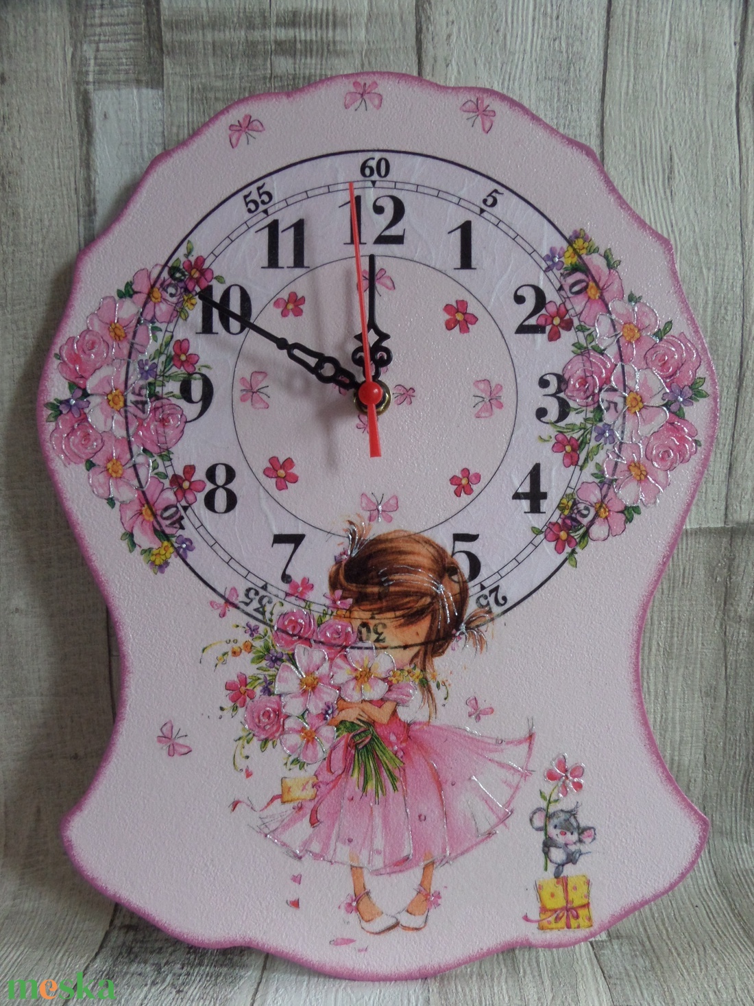 Kislány virágcsokorral és virágokkal falióra gyerekszobába - otthon & életmód - dekoráció - fali és függő dekoráció - falióra & óra - Meska.hu