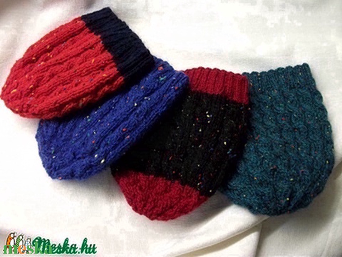 Kötött, fekete bordó sapka, színes, vidám, , meleg, női, sorozat - ruha & divat - sál, sapka, kendő - sapka - Meska.hu