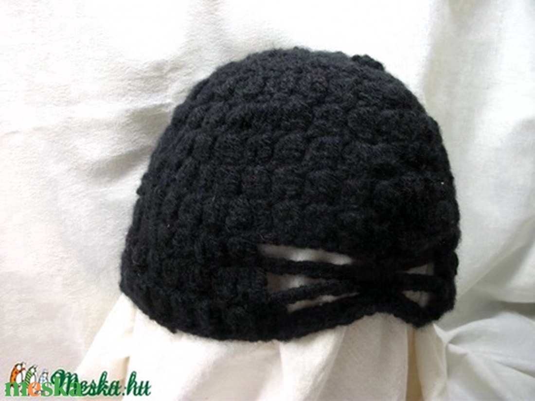 Fekete. horgolt, meleg, női sapka - ruha & divat - sál, sapka, kendő - kendő - Meska.hu