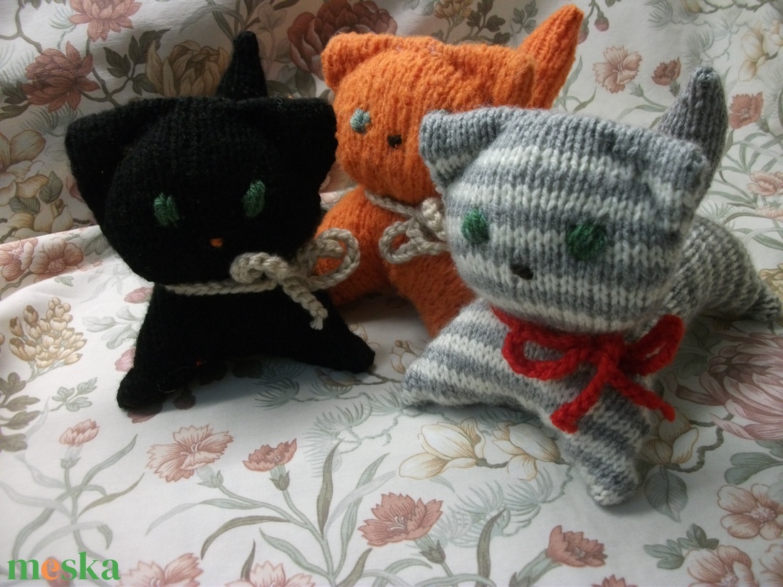 Kötött cica, macska, cicus, 2.600Ft/db - játék & sport - plüssállat & játékfigura - cica - Meska.hu