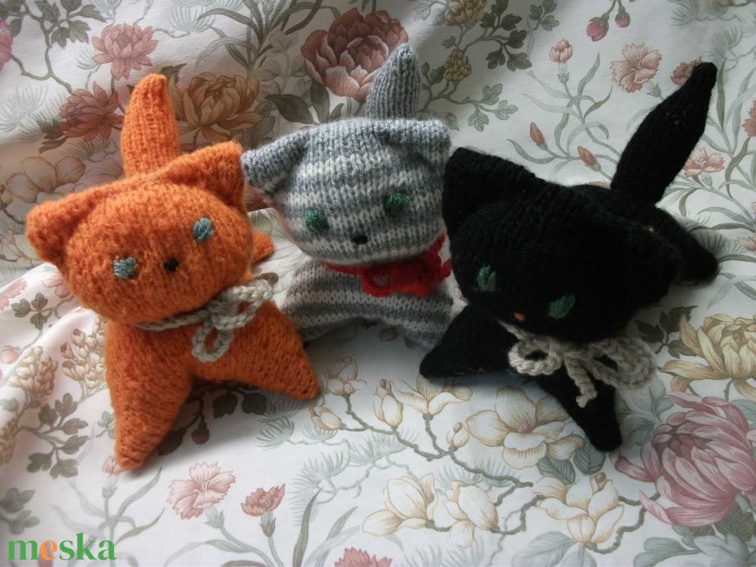 Kötött cica, macska, cicus, 2.600Ft/db - játék & sport - plüssállat & játékfigura - cica - Meska.hu