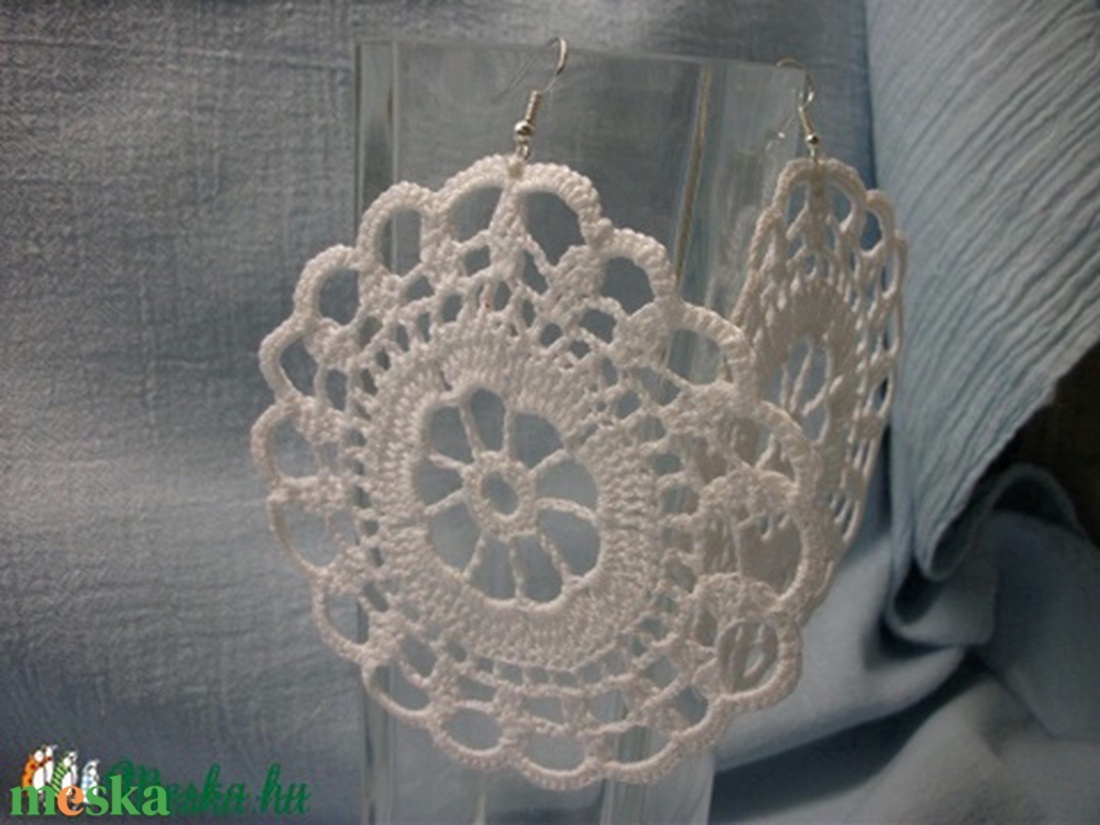 Hatalmas, fehér, horgolt fülbevaló, füli, hosszúnyakú lányoknak - ékszer - fülbevaló - lógó fülbevaló - Meska.hu