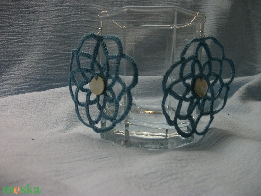 Tenger hullámai. Kék horgolt fülbevaló, füli - ékszer - fülbevaló - lógós kerek fülbevaló - Meska.hu