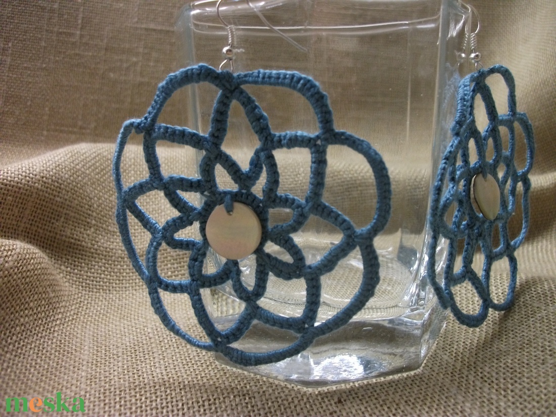 Tenger hullámai. Kék horgolt fülbevaló, füli - ékszer - fülbevaló - lógós kerek fülbevaló - Meska.hu
