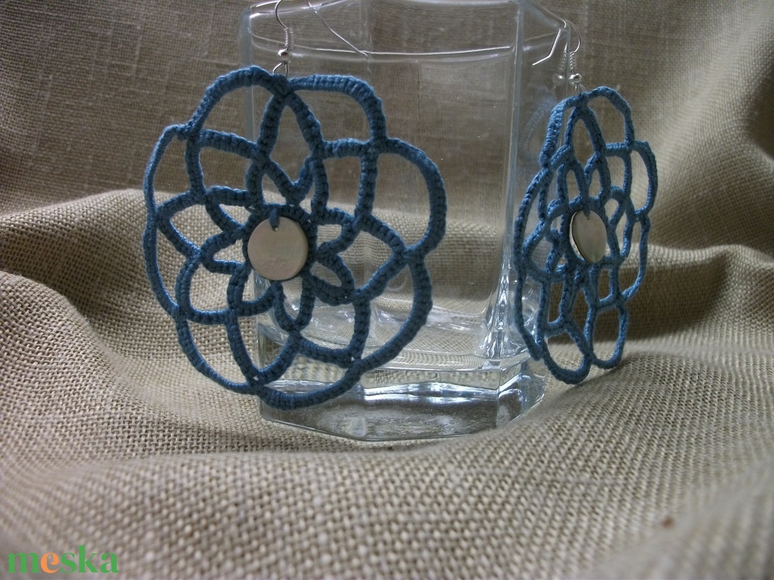 Tenger hullámai. Kék horgolt fülbevaló, füli - ékszer - fülbevaló - lógós kerek fülbevaló - Meska.hu