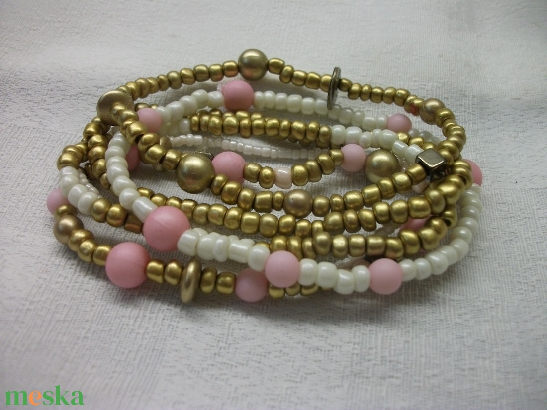 Arany fehér rózsaszín  karkötő kásagyöngyből - ékszer - karkötő - bogyós karkötő - Meska.hu