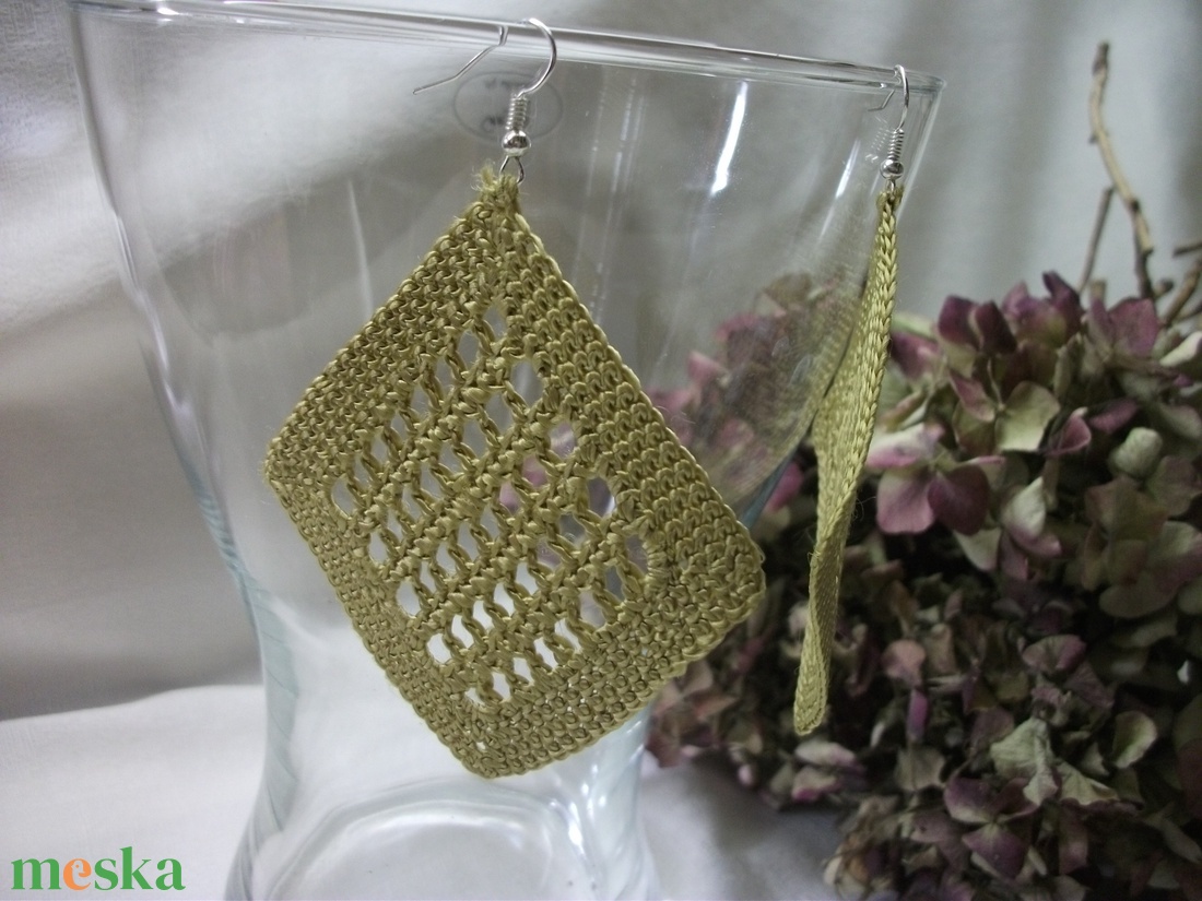 Horgolt óarany fülbevaló - ékszer - fülbevaló - lógó fülbevaló - Meska.hu