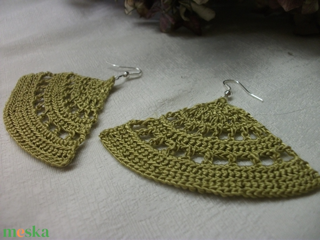 Horgolt óarany fülbevaló - ékszer - fülbevaló - lógó csepp fülbevaló - Meska.hu