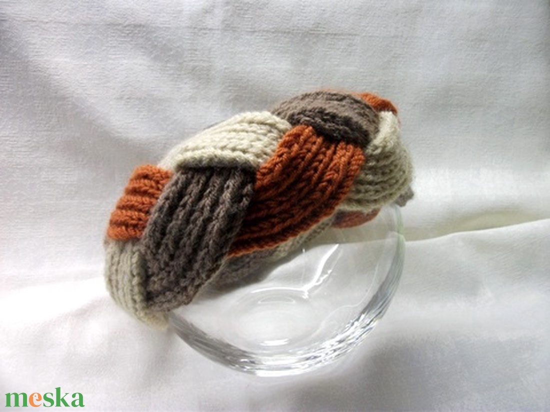 Sapka helyett, kötött fejpánt, hajpánt, fekete és bézs -  - Meska.hu