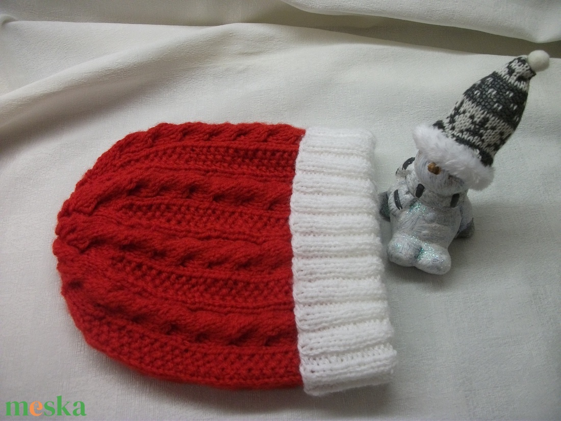 Tálapó-váró, vagy karácsonyi kötött sapka - ruha & divat - sál, sapka, kendő - sapka - Meska.hu