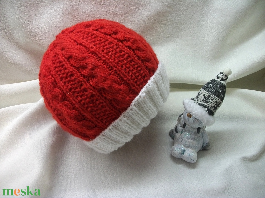Tálapó-váró, vagy karácsonyi kötött sapka - ruha & divat - sál, sapka, kendő - sapka - Meska.hu