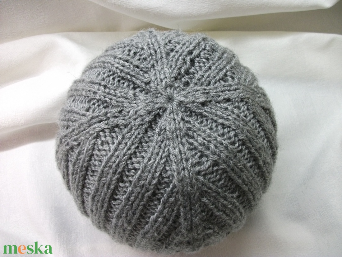 Meleg kötött, szűrke férfi sapka - ruha & divat - sál, sapka, kendő - sapka - Meska.hu