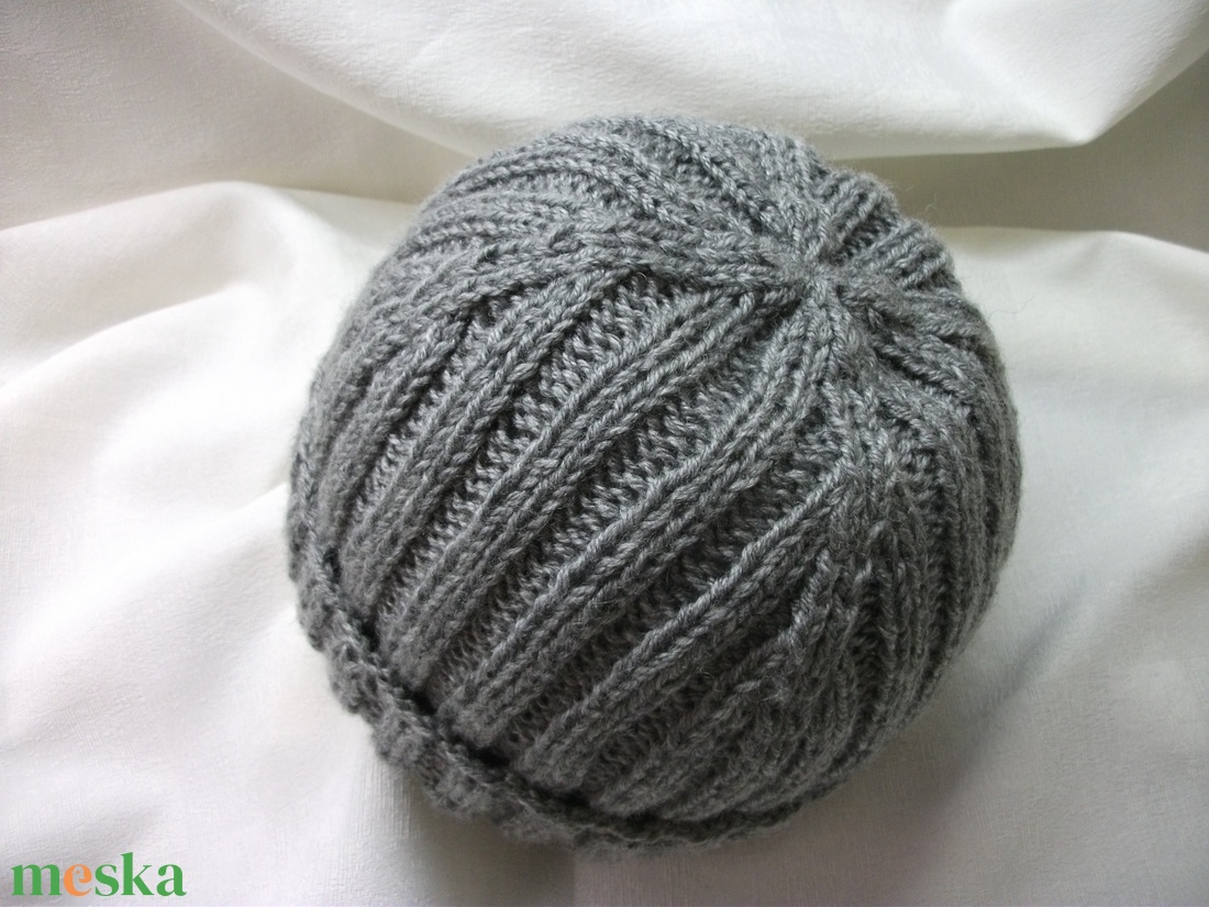 Meleg kötött, szűrke férfi sapka - ruha & divat - sál, sapka, kendő - sapka - Meska.hu