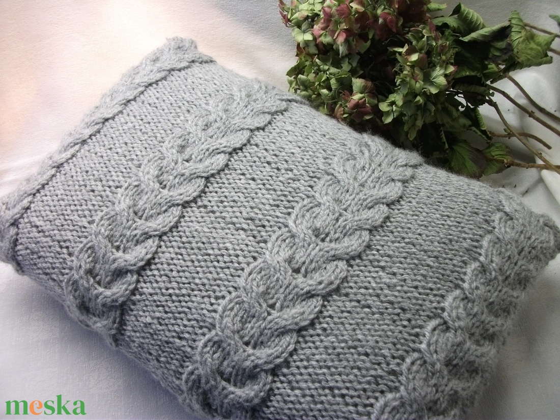Kézzel kötött, szürke  párna huzat - otthon & életmód - lakástextil - díszpárnahuzat - Meska.hu