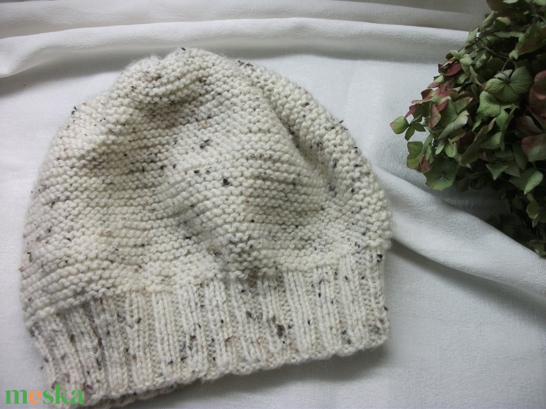 Meleg kötött, nyers színű, női sapka -  - Meska.hu