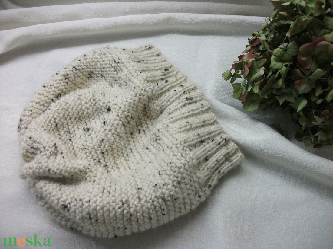 Meleg kötött, nyers színű, női sapka -  - Meska.hu